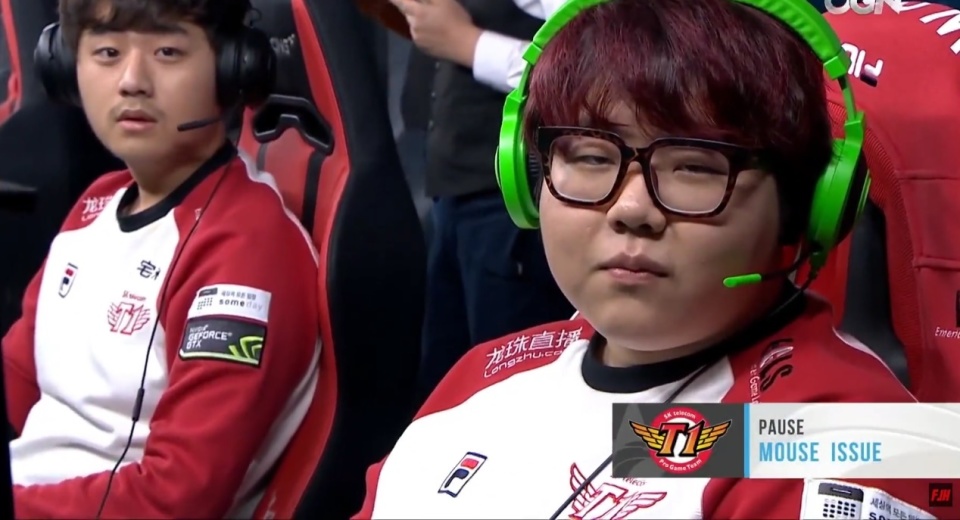 主裁判做出 主裁判做出