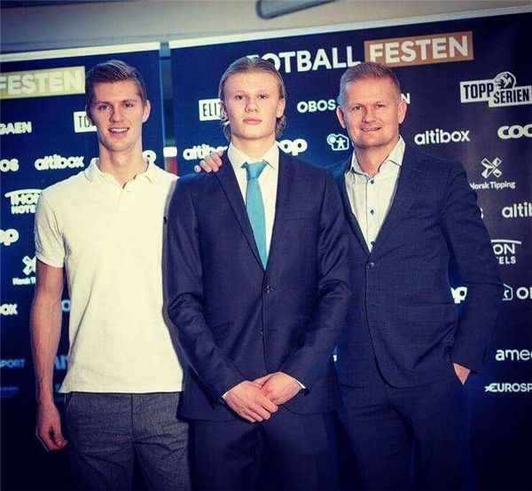 一边是英超 一边是英超